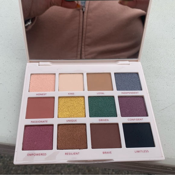 Persona Identity two palette - Picture 1 of 3